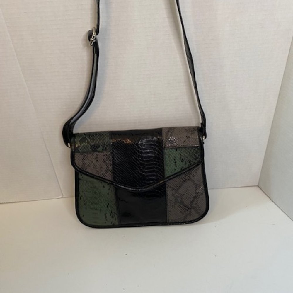 Cosmopolitan crossbody/shoulder bag purse with snake skin print